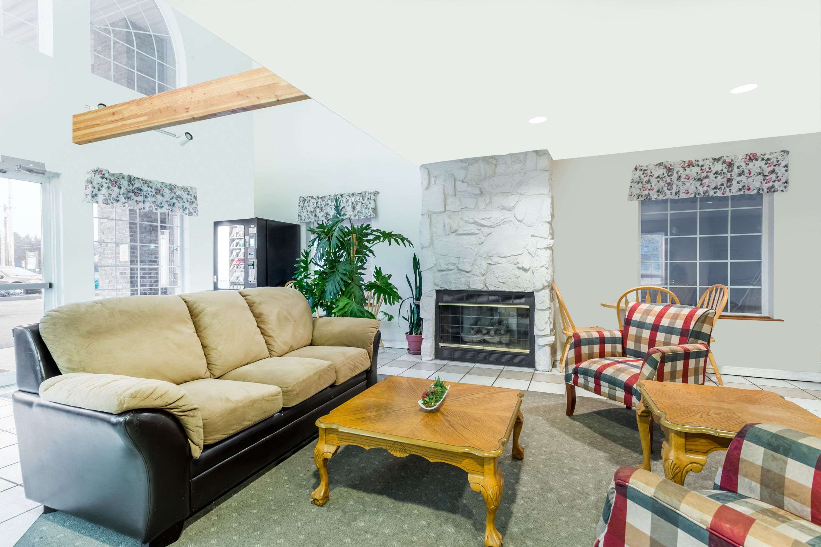 Lobby | Days Inn by Wyndham Ocean Shores