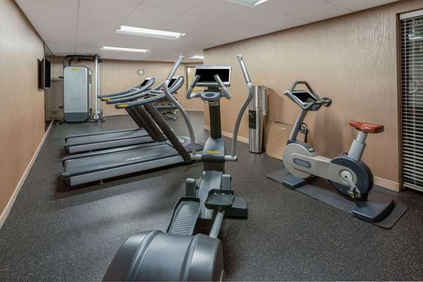 Fitness/ Exercise Room - Days Inn Airport Denver