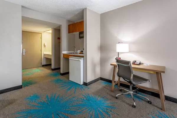 Suite - Days Inn Airport Denver