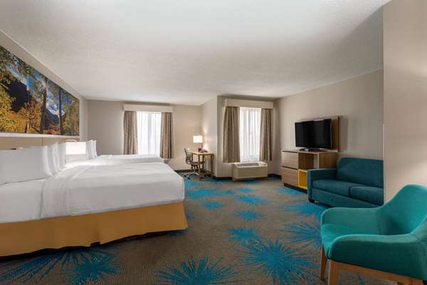 Suite - Days Inn Airport Denver