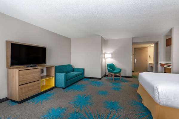 Suite - Days Inn Airport Denver