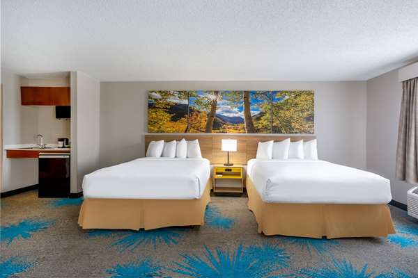 Suite - Days Inn Airport Denver