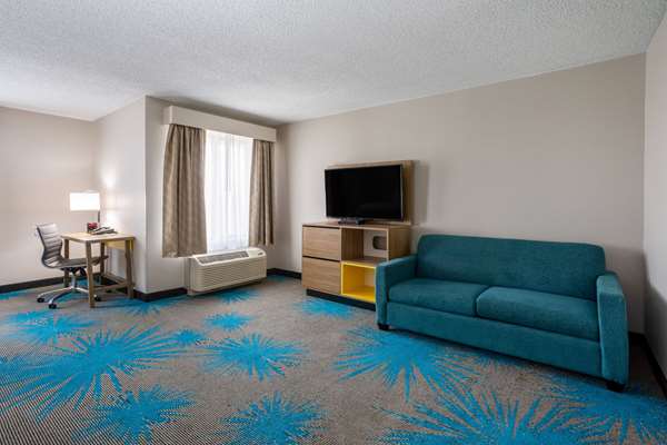 Suite - Days Inn Airport Denver