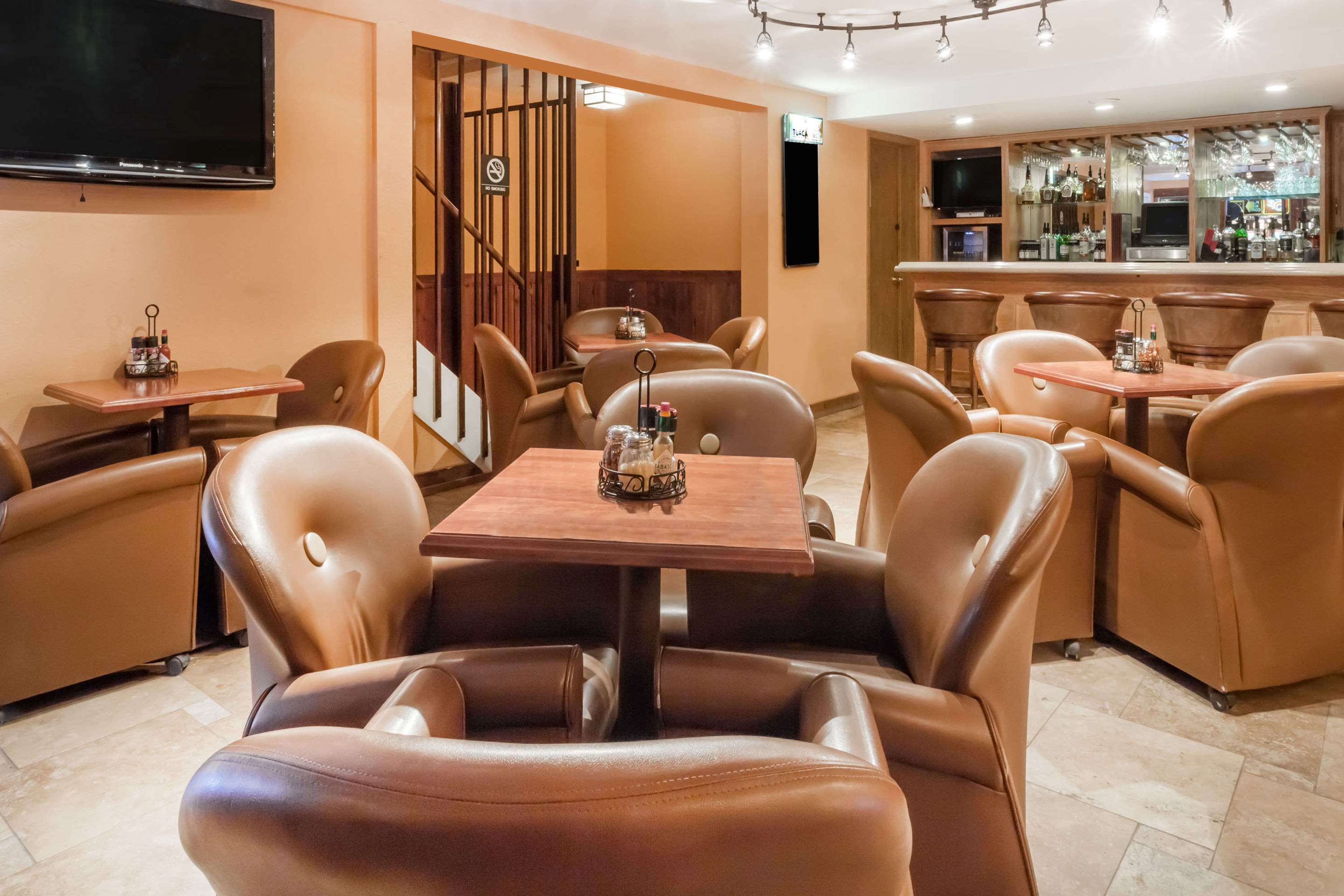 Lobby | Ramada by Wyndham Ely