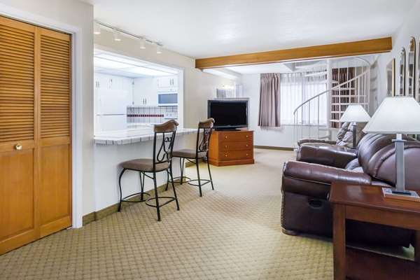 Suite - Ramada Inn & Copper Queen Casino Ely