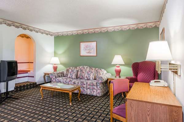 Suite - Super 8 Hotel Coshocton