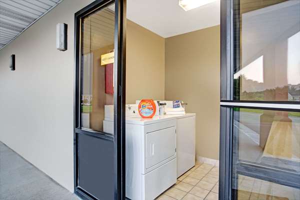  - Super 8 Motel Knoxville - I-40, Exit 398