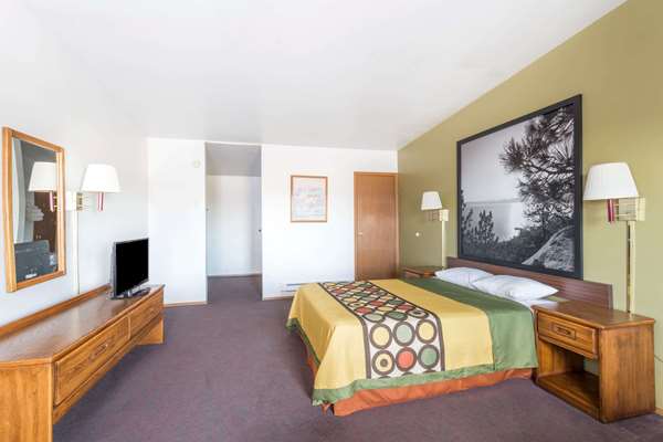  - Super 8 Motel Wells - I-80, Exit 352