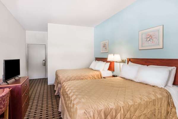  - Super 8 Hotel Downtown Knoxville - I-75, Exit 108