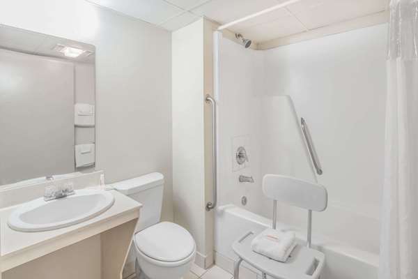  - Super 8 Hotel Downtown Knoxville - I-75, Exit 108