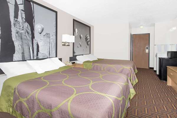  - Super 8 Hotel Bloomfield - I-25, Exit 242