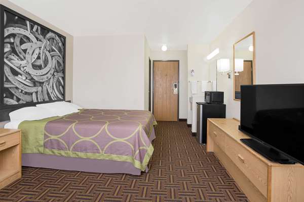  - Super 8 Hotel Bloomfield - I-25, Exit 242