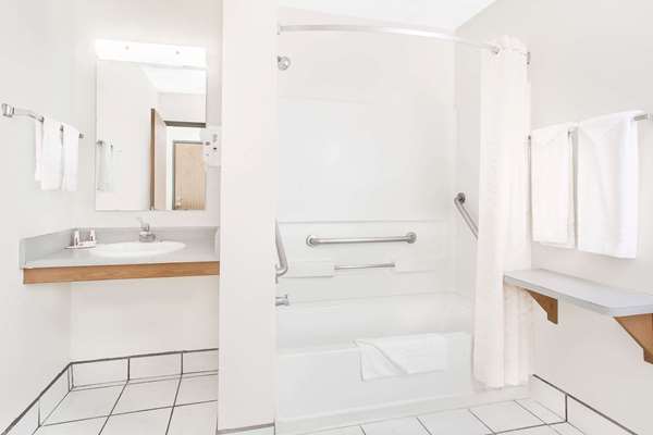  - Super 8 Hotel Bloomfield - I-25, Exit 242