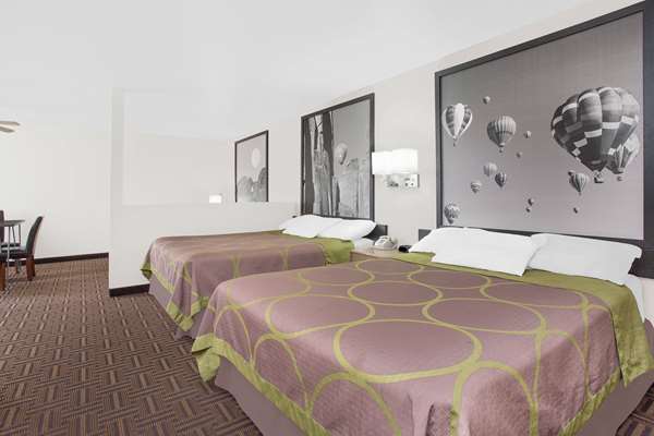 Suite - Super 8 Hotel Bloomfield - I-25, Exit 242