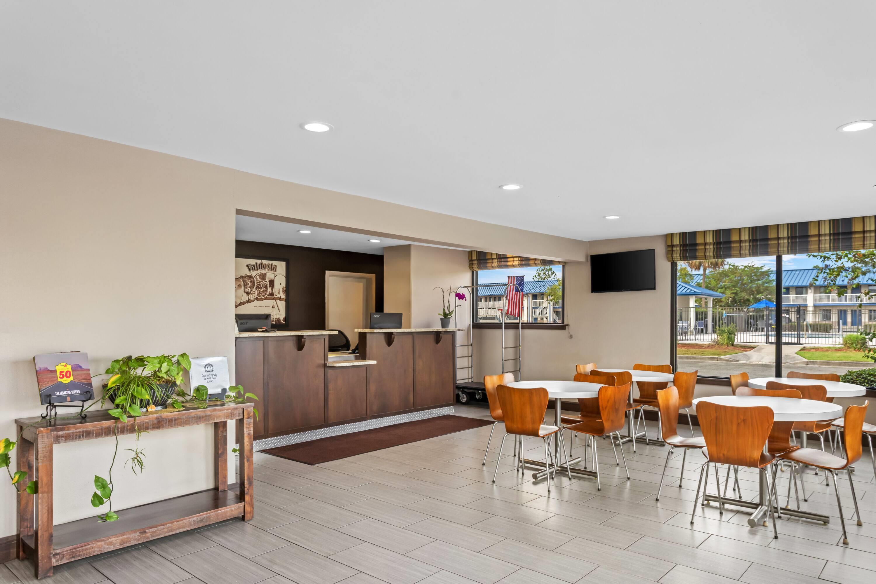 Lobby | Super 8 by Wyndham Valdosta/Conf Center Area