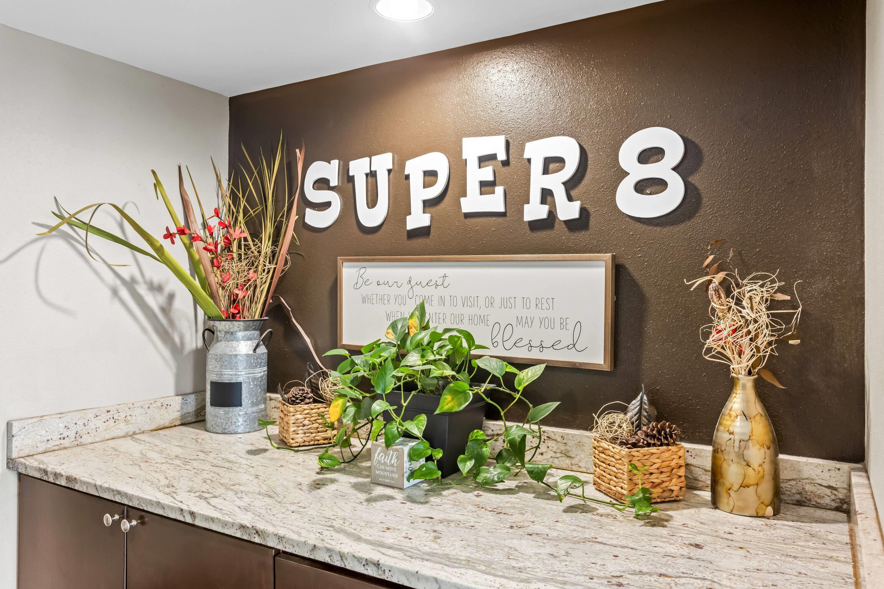 Lobby | Super 8 by Wyndham Valdosta/Conf Center Area