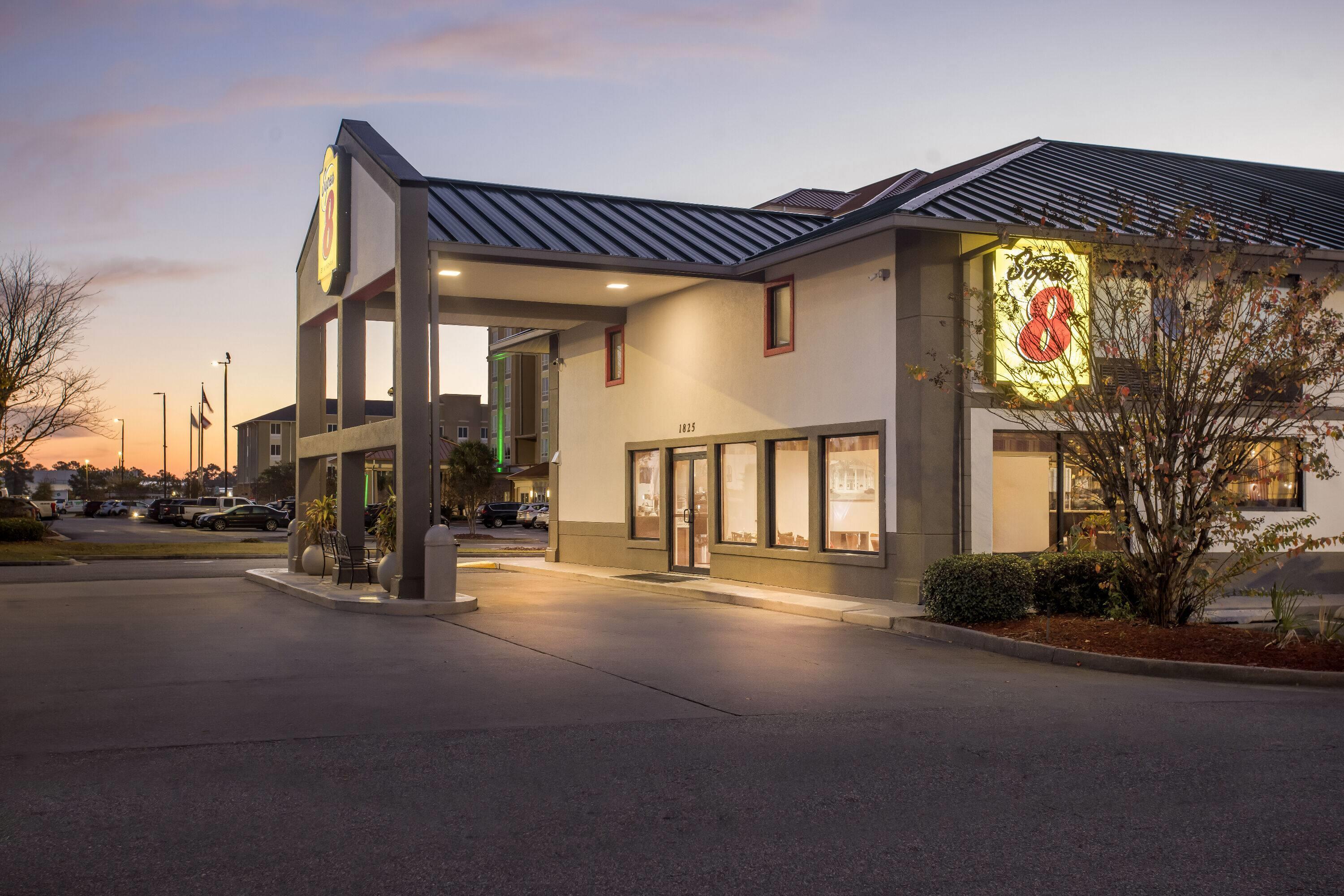 Exterior | Super 8 by Wyndham Valdosta/Conf Center Area