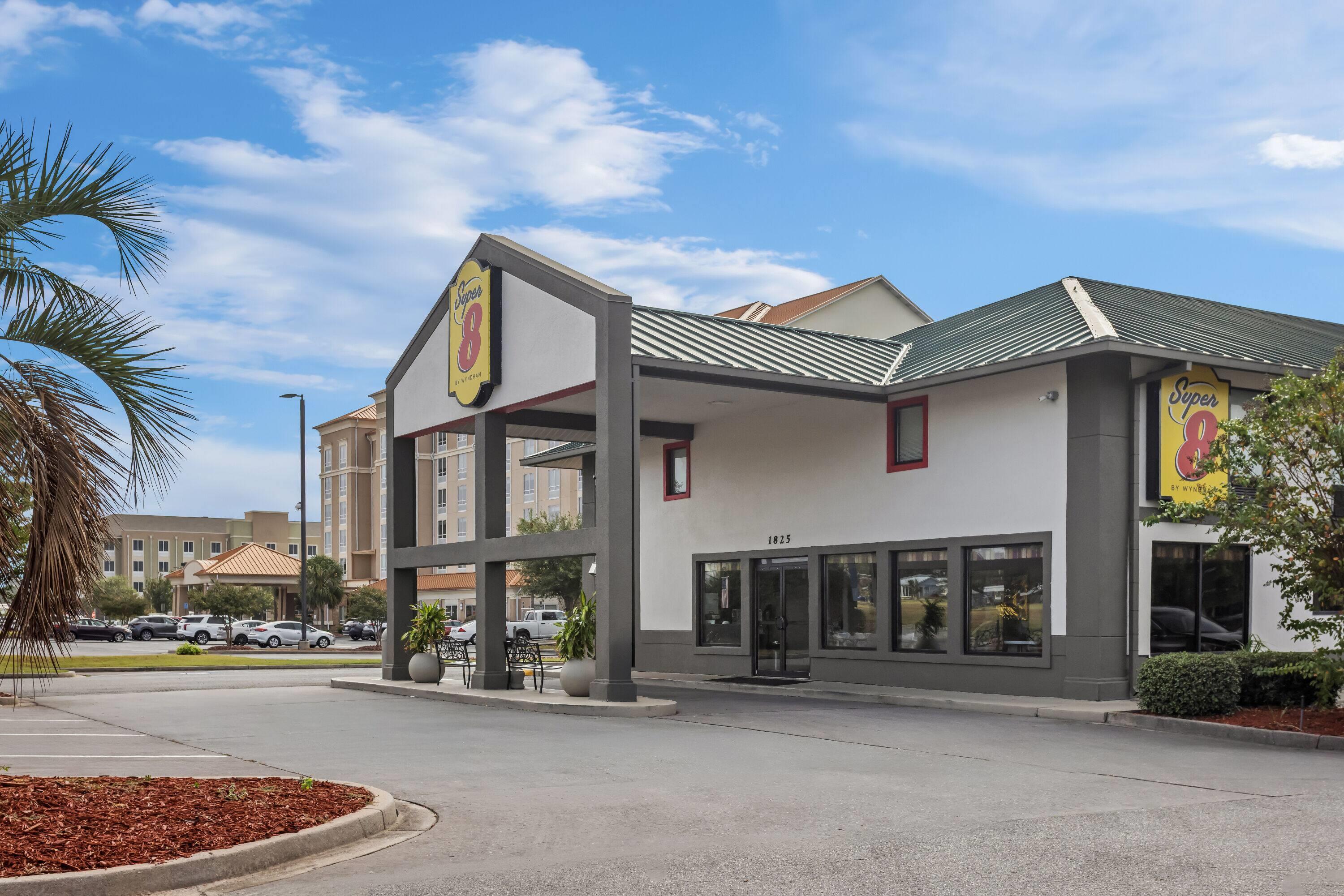 Exterior | Super 8 by Wyndham Valdosta/Conf Center Area