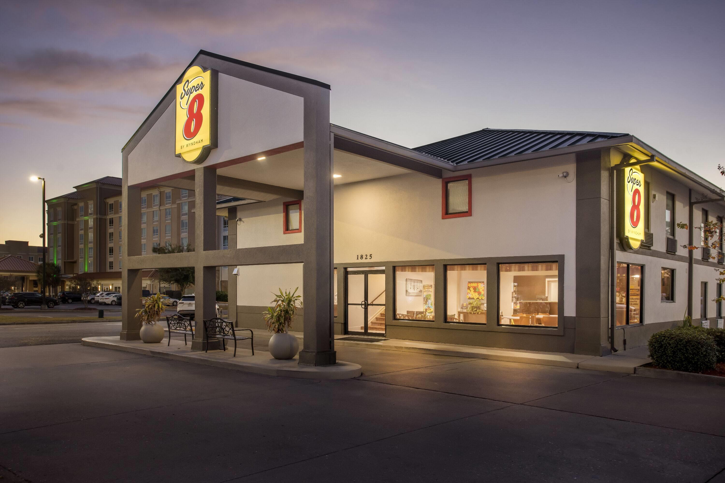 Exterior | Super 8 by Wyndham Valdosta/Conf Center Area