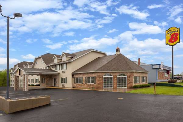 Exterior view - Super 8 Hotel Reedsburg