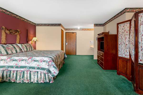Suite - Super 8 Hotel Reedsburg