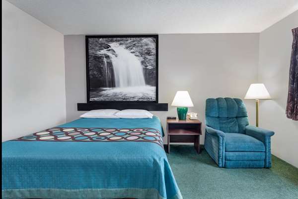  - Super 8 Hotel Reedsburg