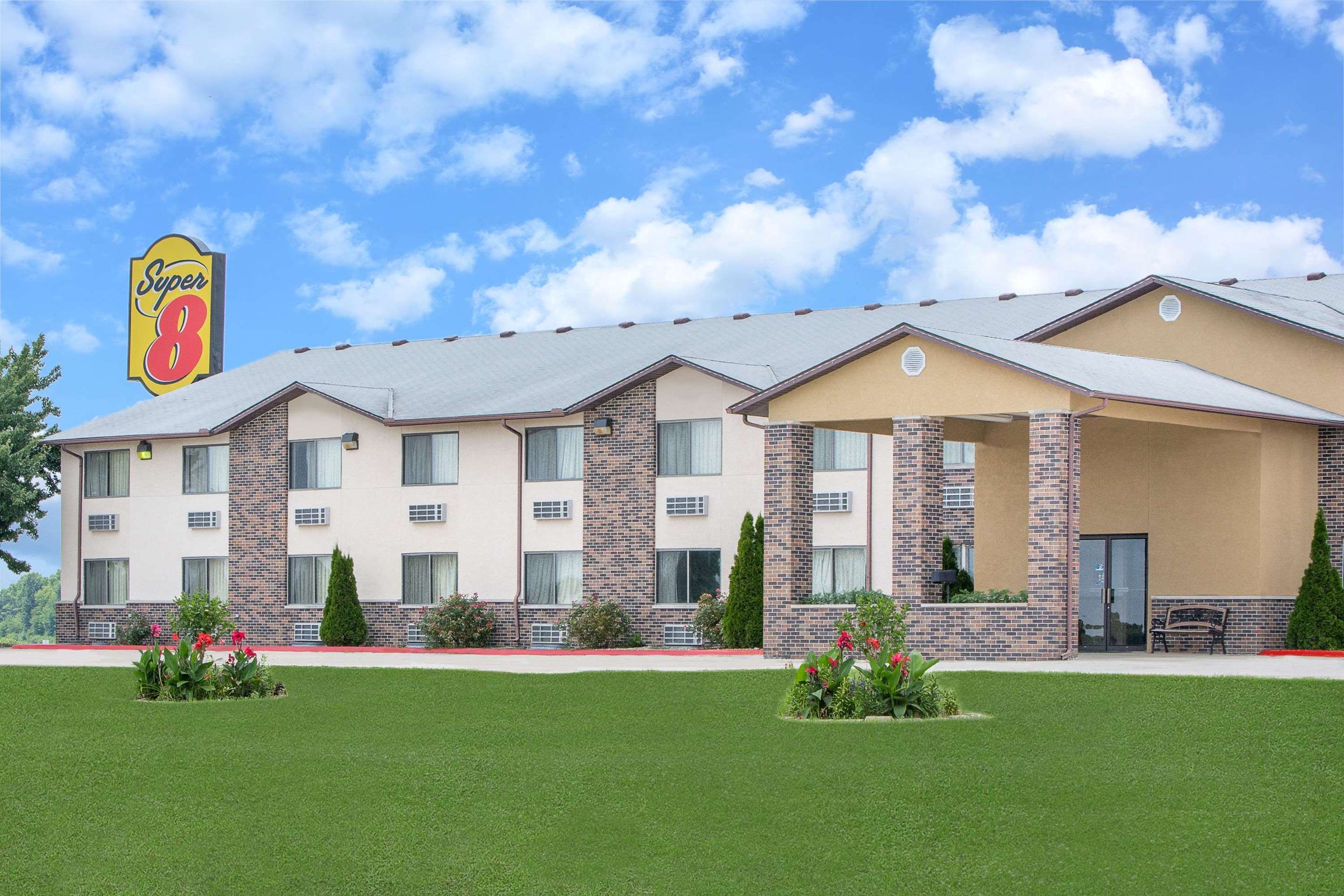Exterior | Super 8 by Wyndham Chillicothe