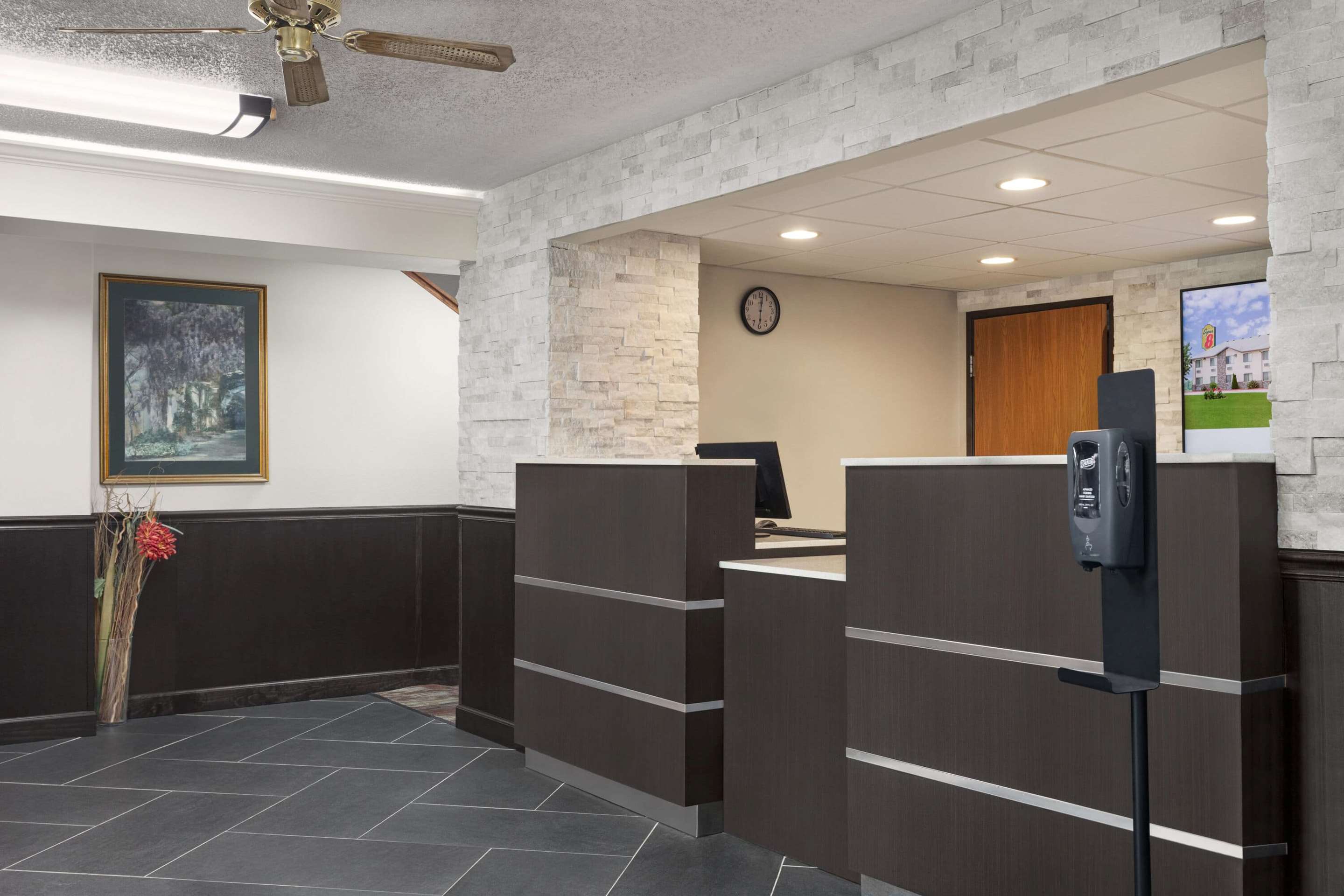 Reception | Super 8 by Wyndham Chillicothe