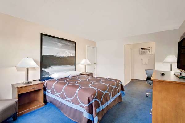  - Super 8 Motel Alturas