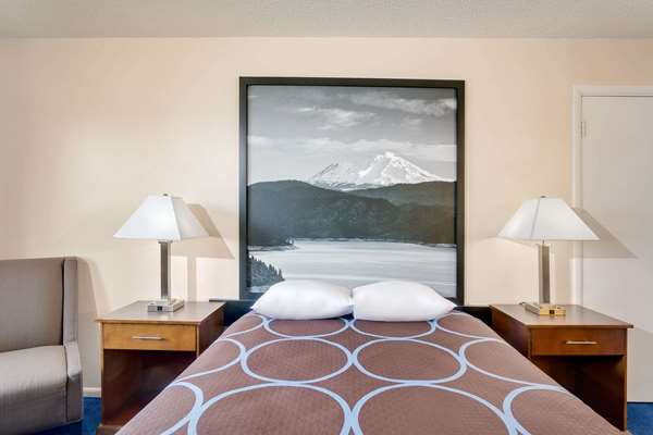  - Super 8 Motel Alturas