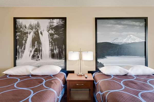  - Super 8 Motel Alturas