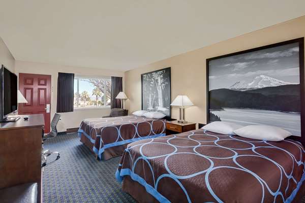  - Super 8 Motel Alturas