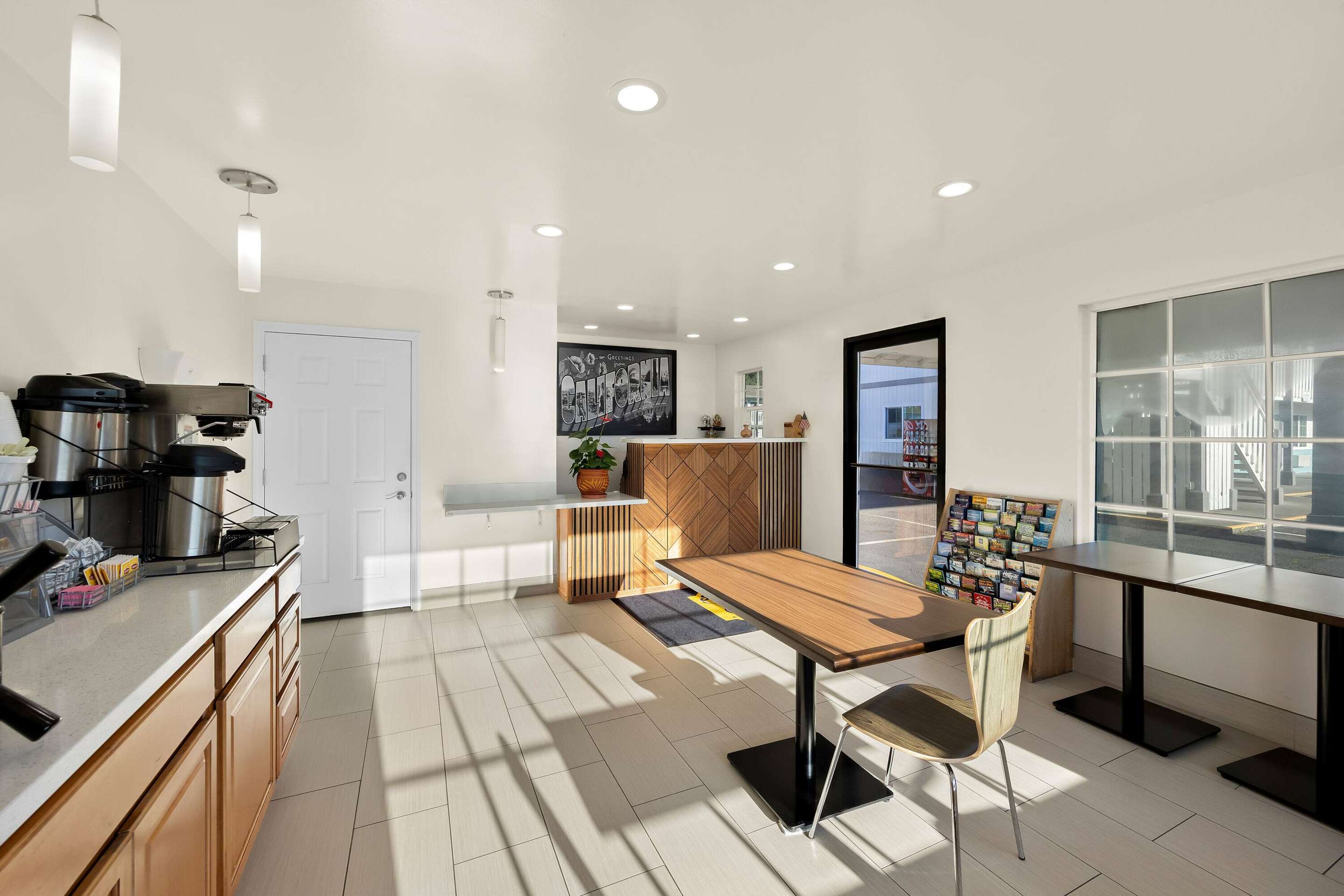 Lobby | Super 8 by Wyndham Crescent City