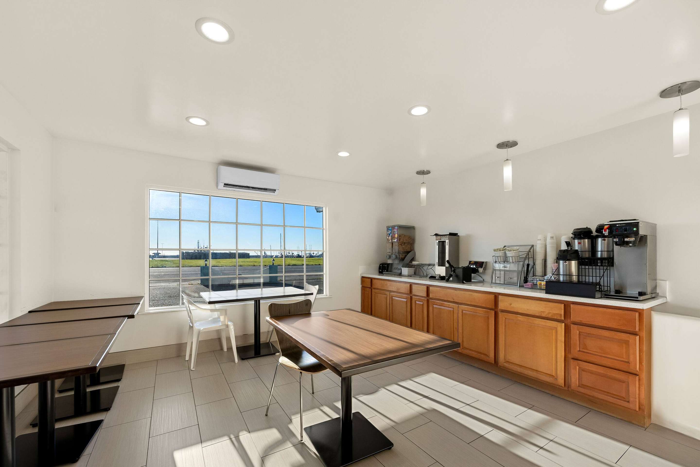 Breakfast Area | Super 8 by Wyndham Crescent City