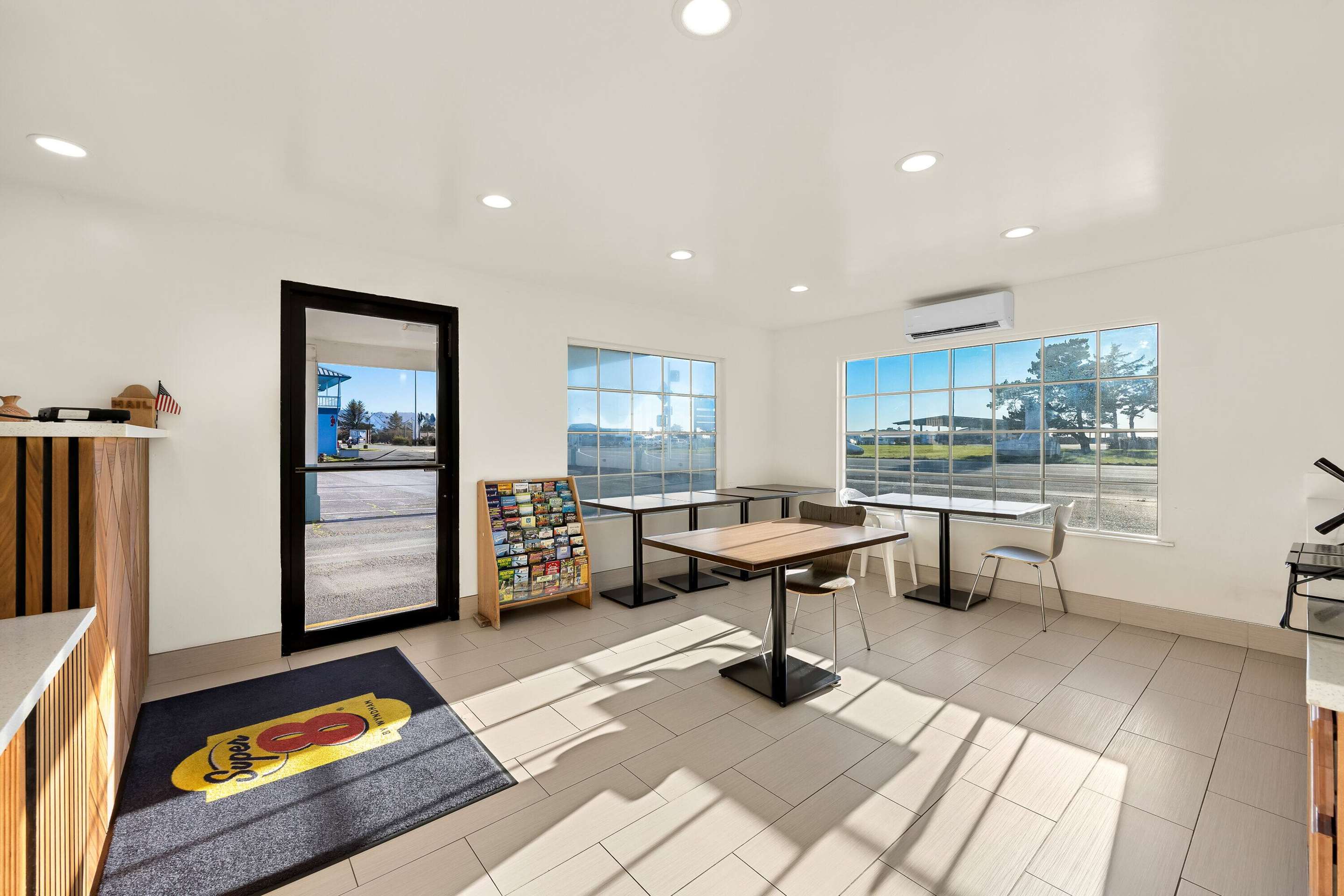 Breakfast Area | Super 8 by Wyndham Crescent City