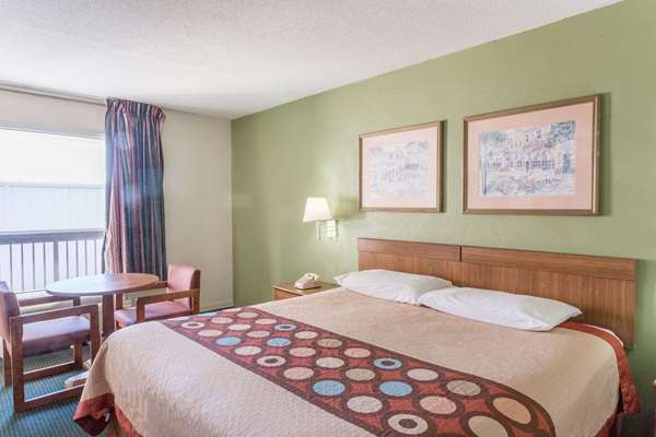  - Super 8 Motel Tifton - I-75, Exit 63A
