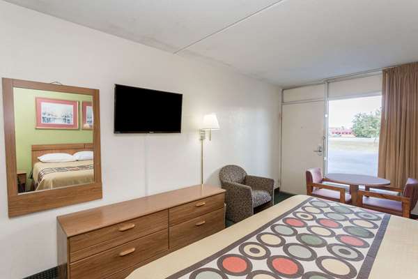  - Super 8 Motel Tifton - I-75, Exit 63A