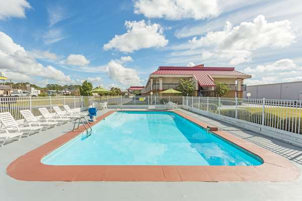 Pool - Super 8 Motel Tifton - I-75, Exit 63A