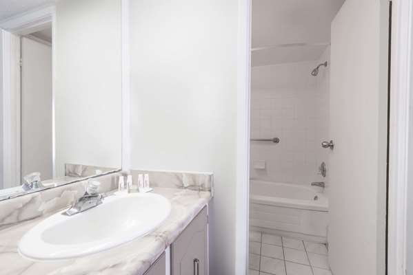  - Super 8 Hotel Guelph