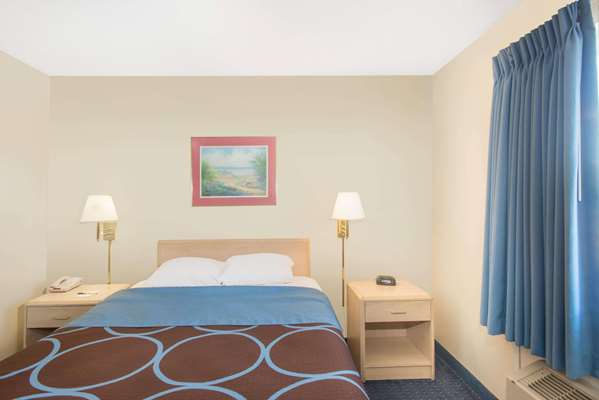  - Super 8 Hotel Webster