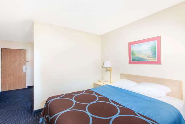  - Super 8 Hotel Webster