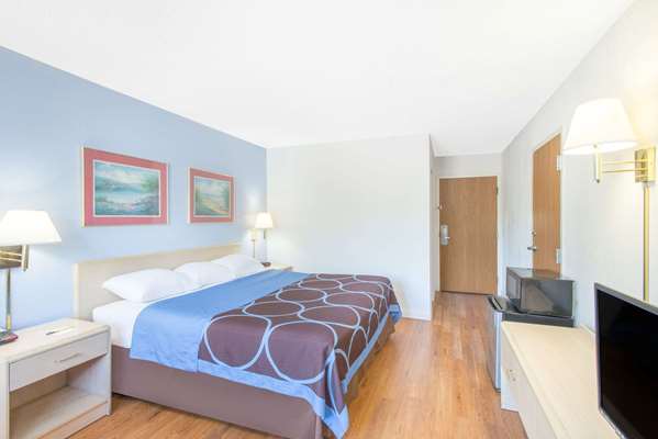  - Super 8 Hotel Webster