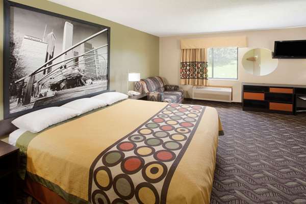 Suite - Super 8 Hotel Dwight - I-55, Exit 220