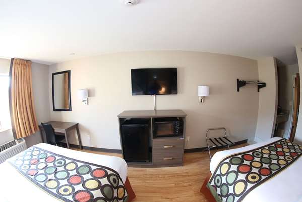  - Super 8 Hotel Portsmouth