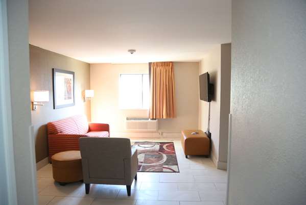  - Super 8 Hotel Portsmouth