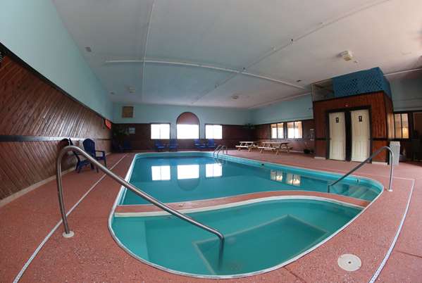 Pool - Super 8 Hotel Portsmouth