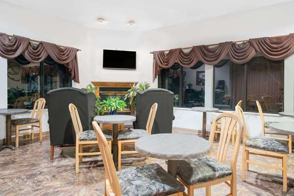  - Super 8 Hotel Sparta - I-90, Exit 25