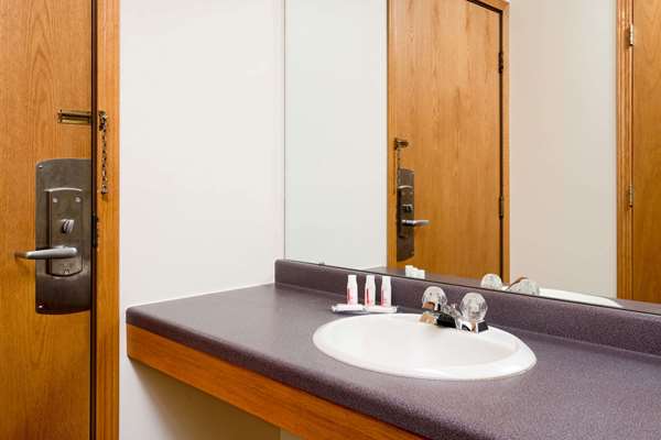  - Super 8 Hotel Sparta - I-90, Exit 25