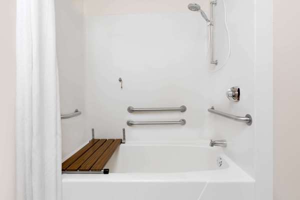  - Super 8 Hotel Sparta - I-90, Exit 25