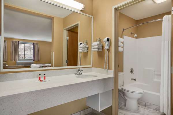  - Super 8 Hotel South Jordan - I-15, Exit 293